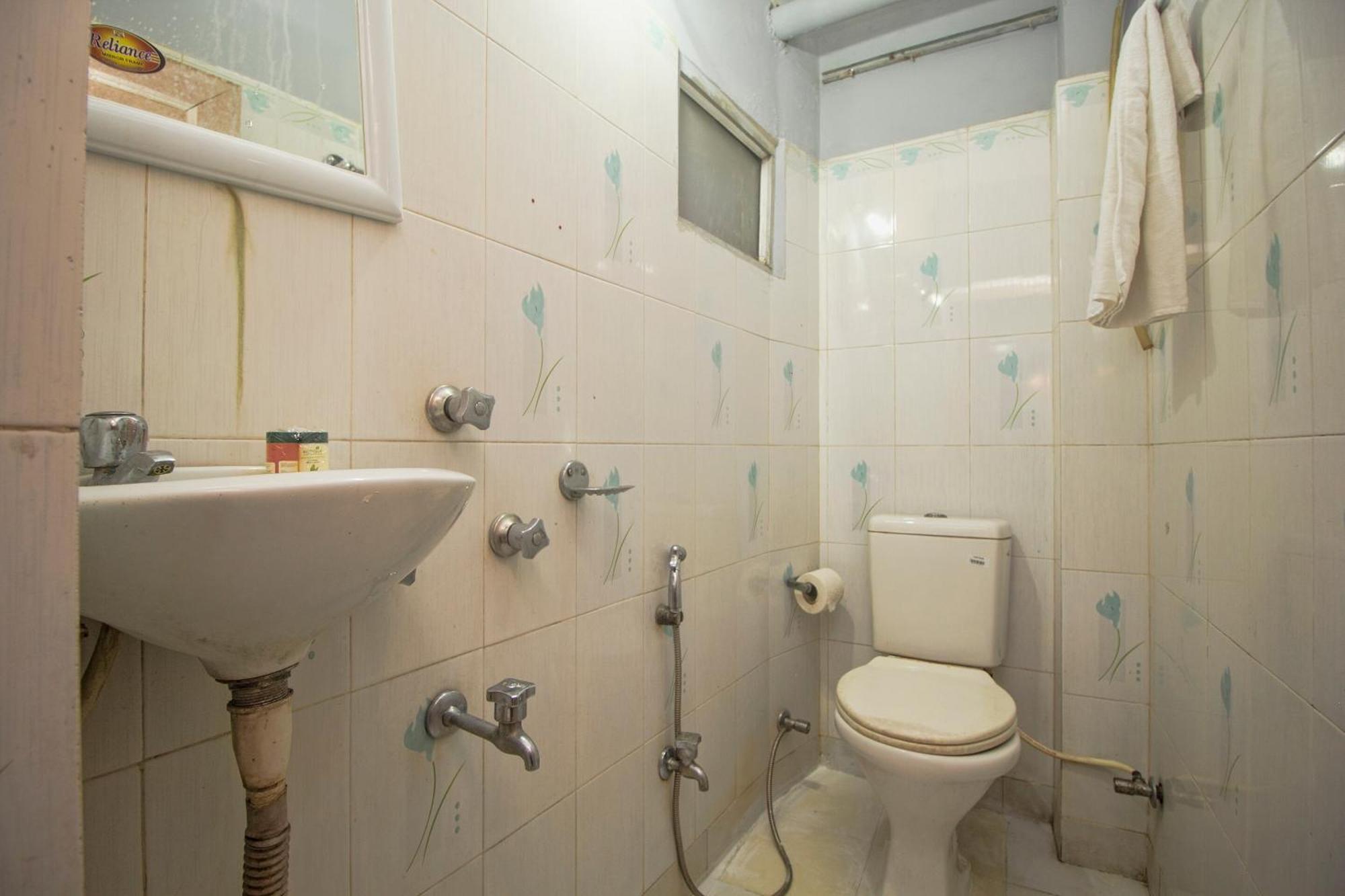Hotel O Golden Moments Siliguri Bagian luar foto
