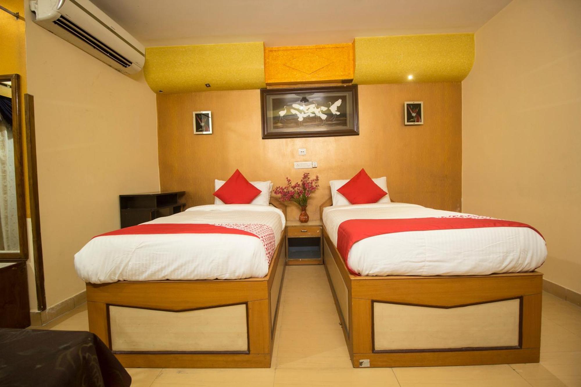 Hotel O Golden Moments Siliguri Bagian luar foto