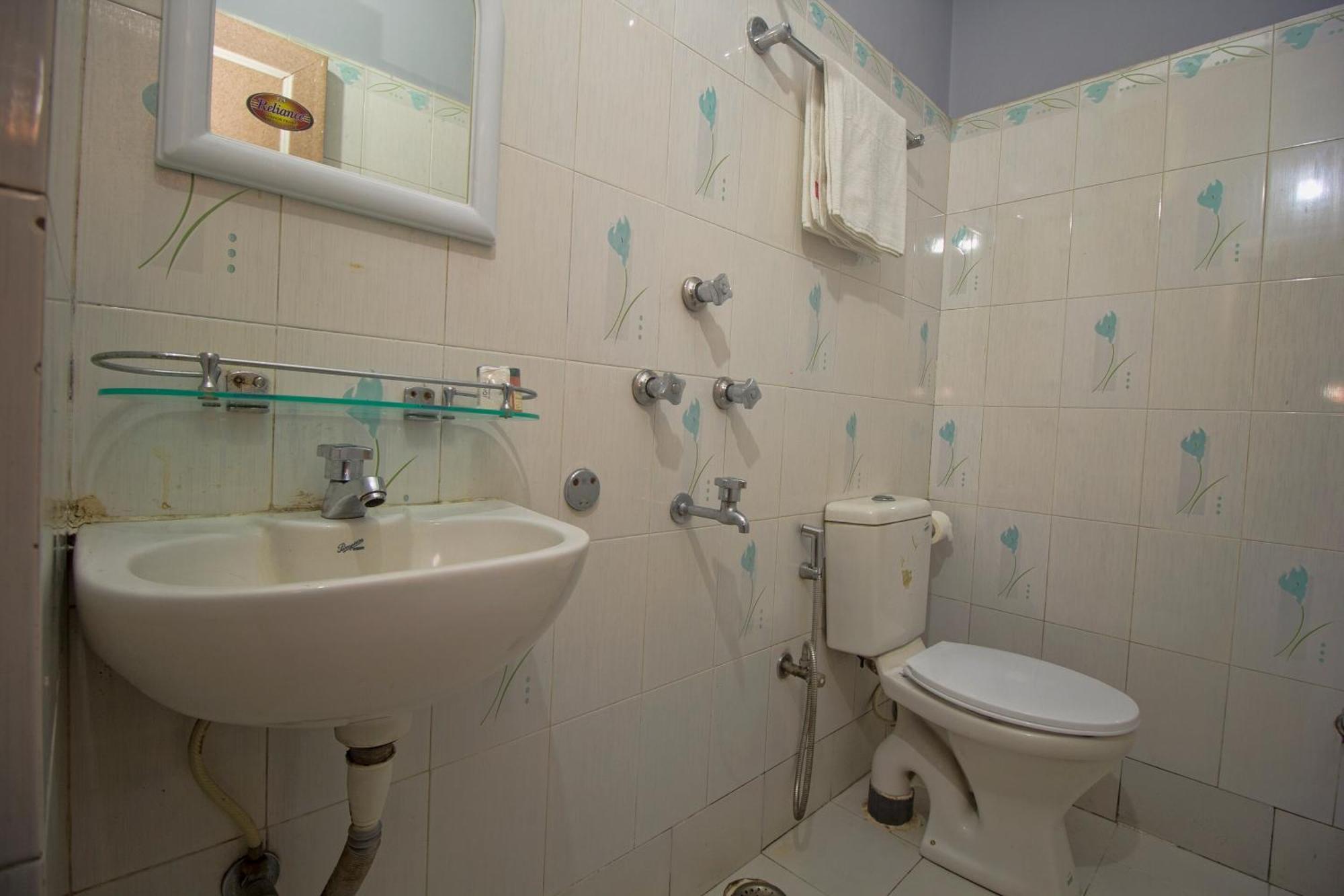 Hotel O Golden Moments Siliguri Bagian luar foto