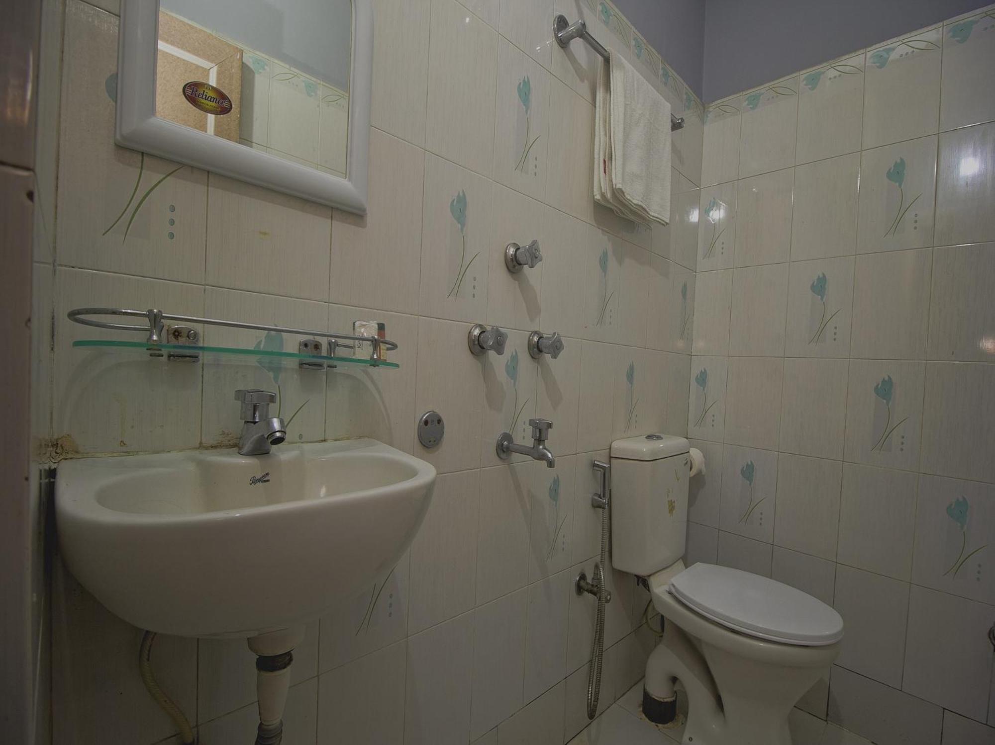 Hotel O Golden Moments Siliguri Bagian luar foto
