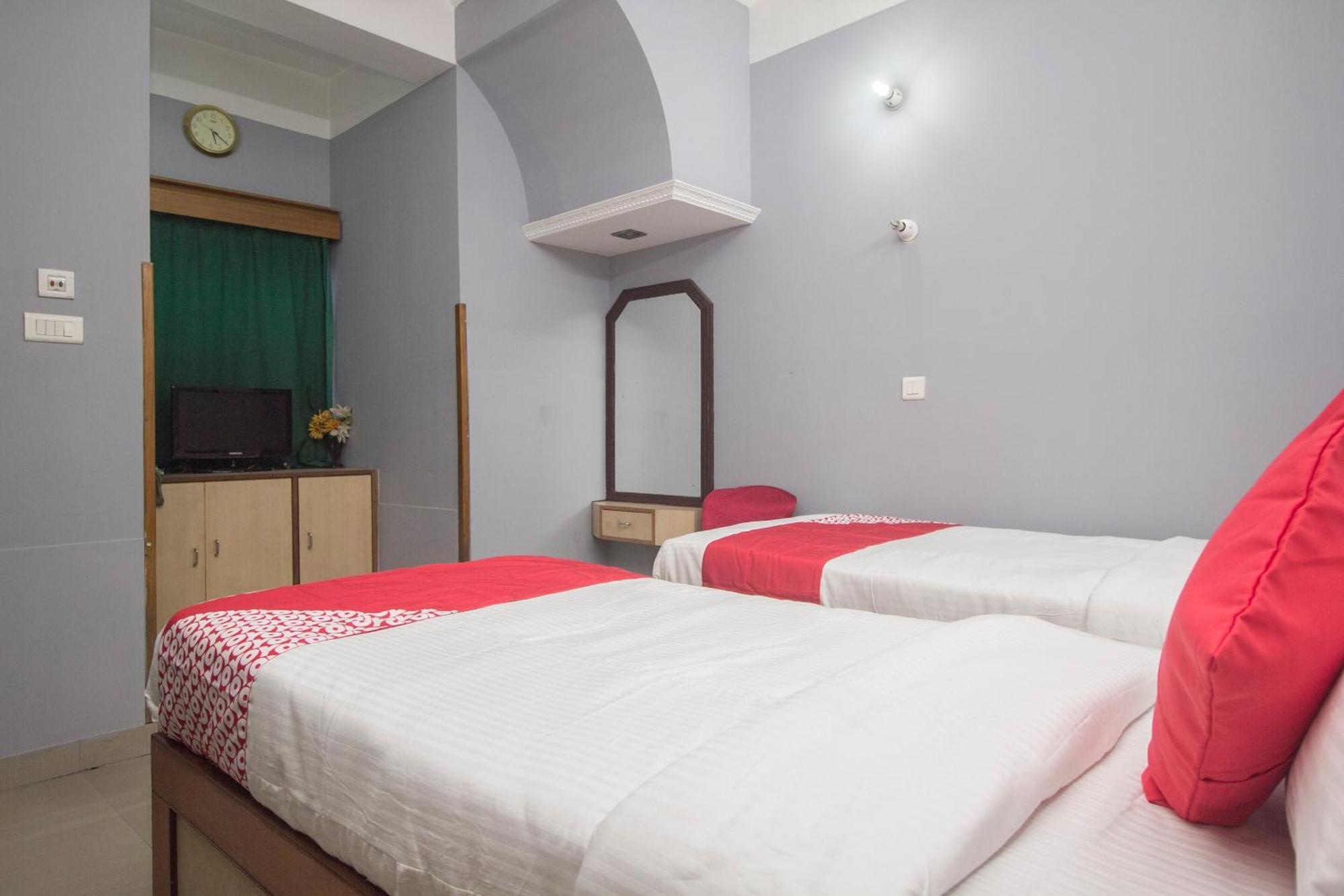 Hotel O Golden Moments Siliguri Bagian luar foto