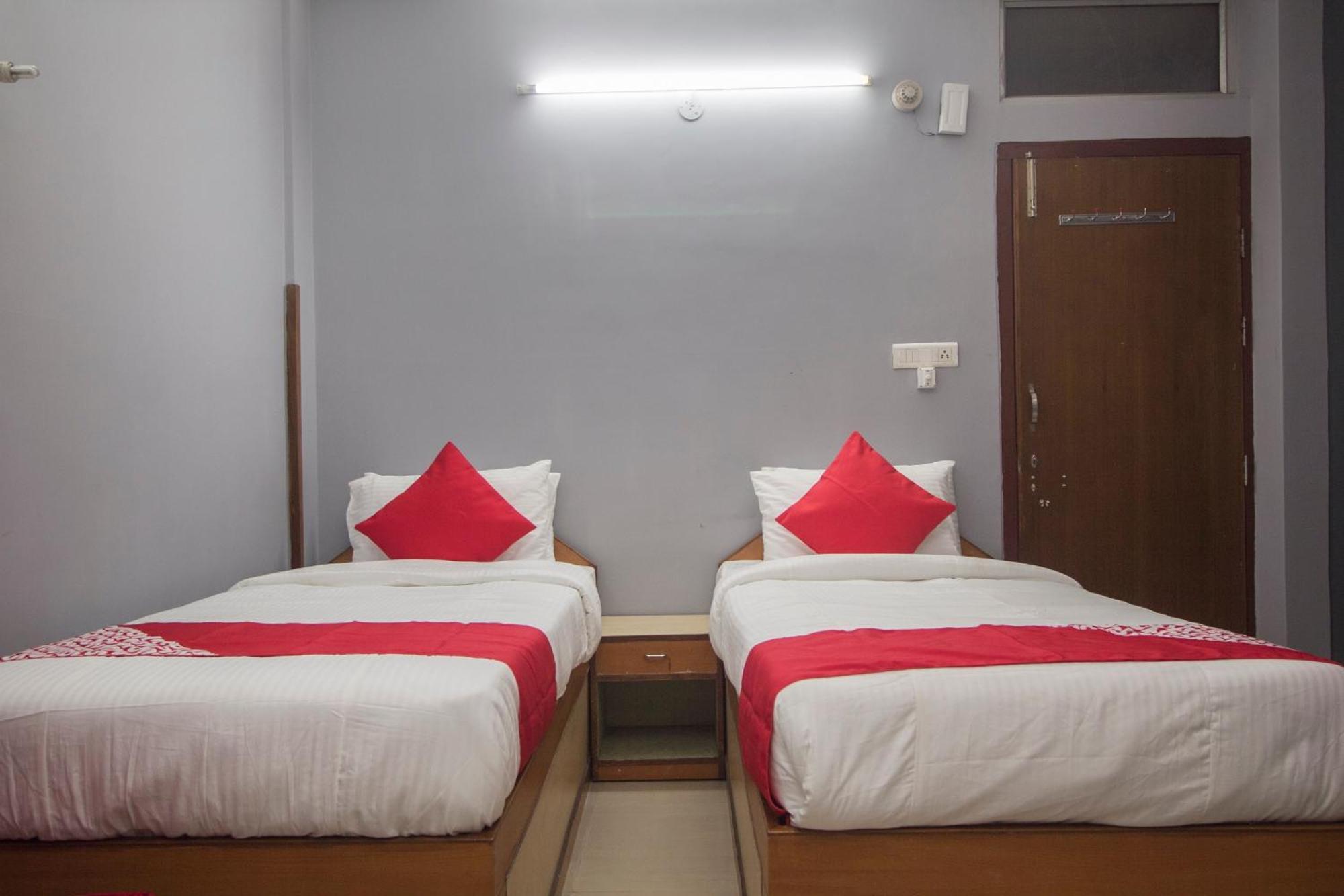 Hotel O Golden Moments Siliguri Bagian luar foto