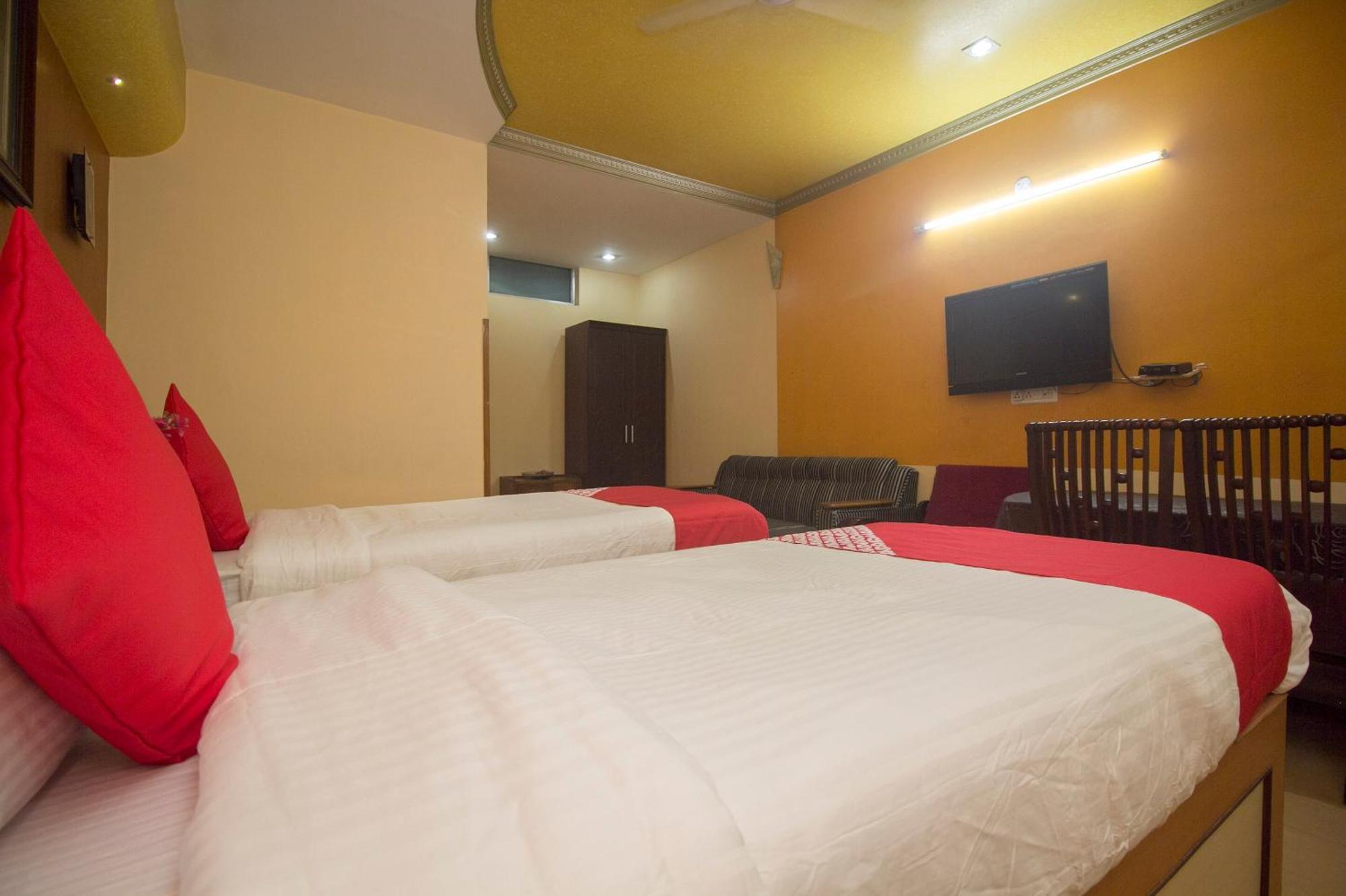 Hotel O Golden Moments Siliguri Bagian luar foto